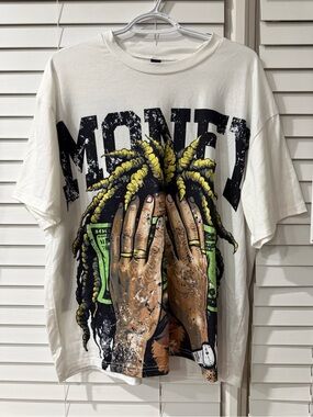 Graphic Short-Sleeve Tee Size Medium 💚